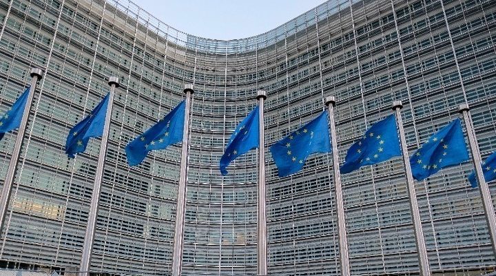 Κομισιόν: Eνέκρινε το 6ο πακέτο κυρώσεων κατά της Μόσχας