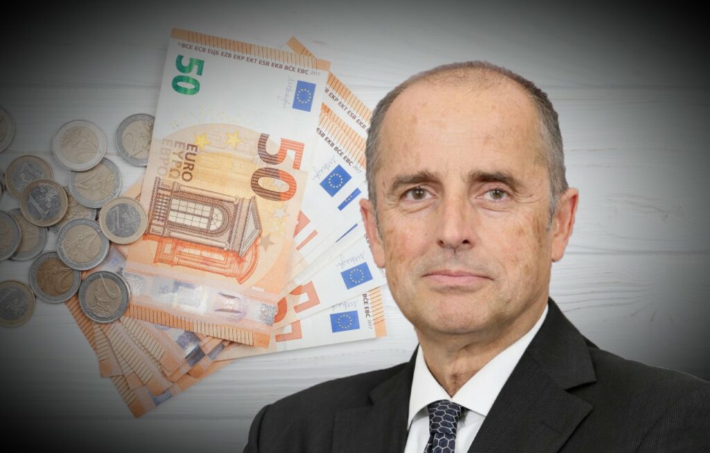 Μερίσματα μαμούθ και επιστροφές κεφαλαίου 30 εκατ. + 130 εκατ. μοιράζει ο Σαχίνης στους μετόχους και τον κερδοσκόπο Πόλσον για να αποσπάσει τη στήριξη του!