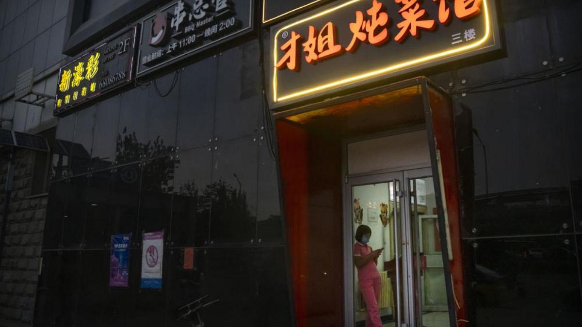 Κίνα: Έκλεισαν δεκάδες σταθμοί του μετρό στο Πεκίνο για να αντιμετωπίσουν την Covid-19