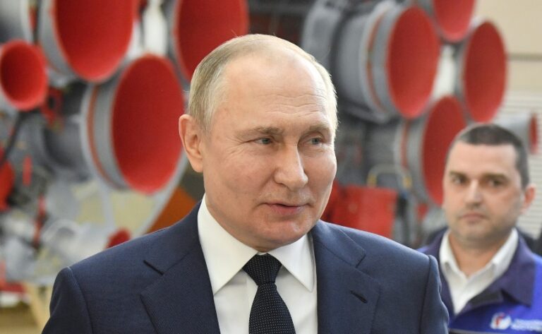 Newsweek: Ο Πούτιν ίσως ετοιμάζει τους Ρώσους