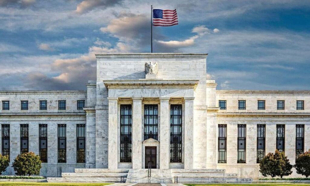 FED: Η πληθωριστική έκρηξη βάζει στο τραπέζι αύξηση επιτοκίων κατά 1%