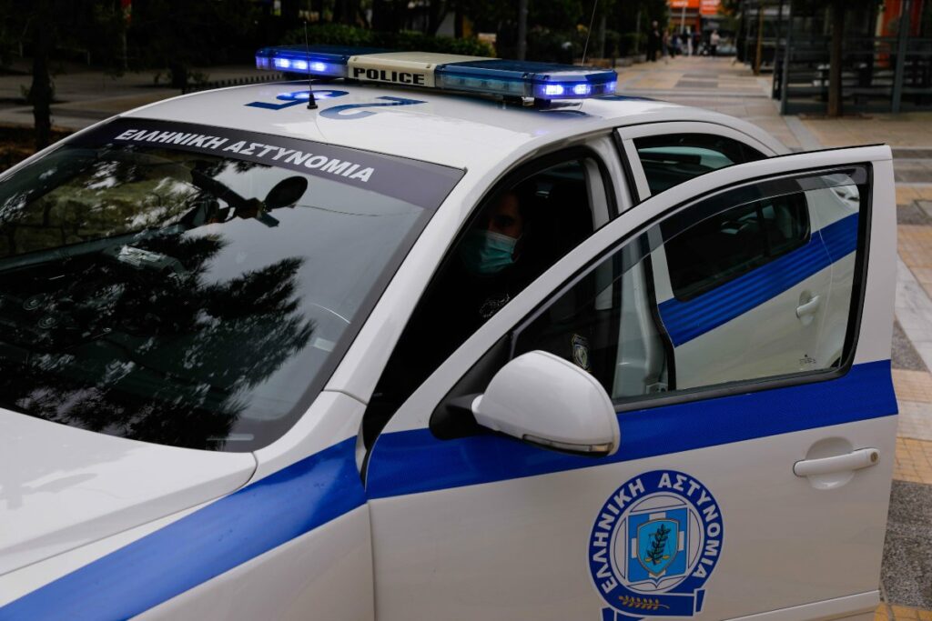 Εξαρθρώθηκε σπείρα ανηλίκων που λήστευε περαστικούς με την απειλή μαχαιριών στην Ακρόπολη