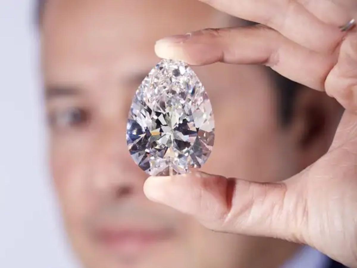 Ο “Βράχος” θα γίνει το μεγαλύτερο λευκό διαμάντι που έχει δημοπρατηθεί ποτέ