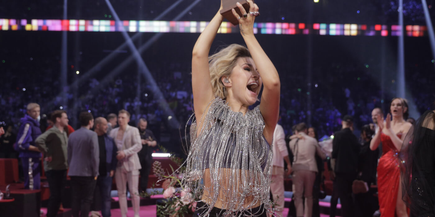 Eurovision 2022: Ρεύμα χτύπησε την τραγουδίστρια της Σουηδίας πάνω στη σκηνή