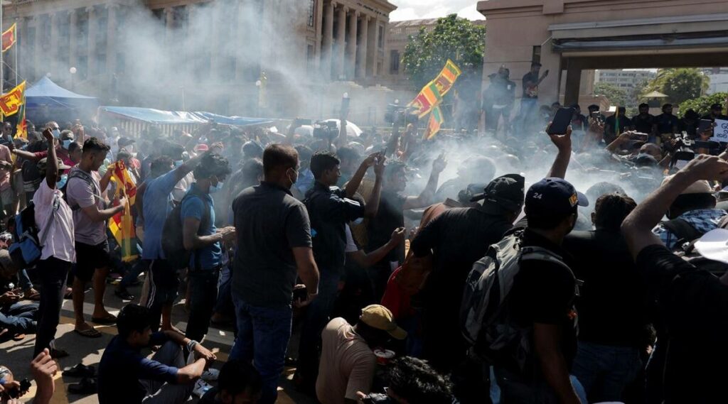 Σρι Λάνκα: Ο πρωθυπουργός υπέβαλε την παραίτησή του - 78 τραυματίες από τις συγκρούσεις