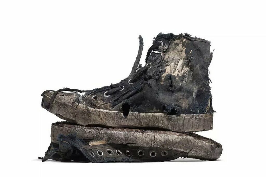 Balenciaga:Τι ακριβώς έχει συμβεί με τη νέα limited σειρά παπουτσιών του οίκου