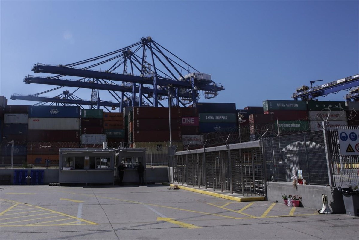 Λιμάνι Πειραιά: Tα σωματεία λιμενεργατών υπέγραψαν τη νέα ΣΣΕ