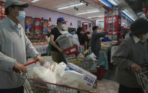 Πανικός στα σούπερ μάρκετ του Πεκίνου υπό το φόβο lockdown