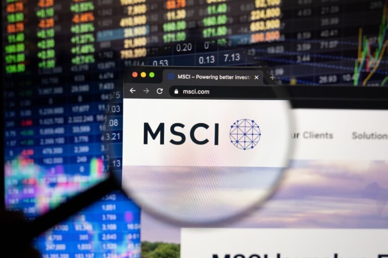 Μείωση των ελληνικών μετοχών στον δείκτη ΜSCI βλέπουν SoGen και Morgan Stanley