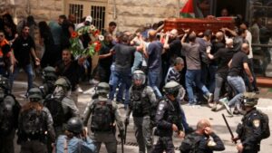 Ισραήλ: Επεισόδια κατά τη μεταφορά της σορού της δημοσιογράφου του Al Jazeera