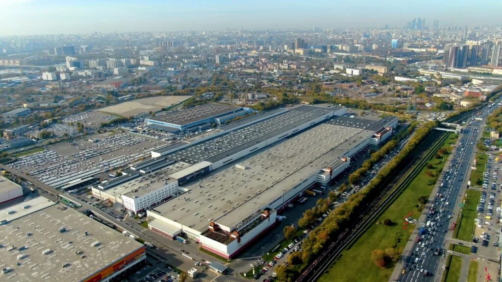 Renault: Στα χέρια της Μόσχας περνούν τα ρωσικά εργοστάσια
