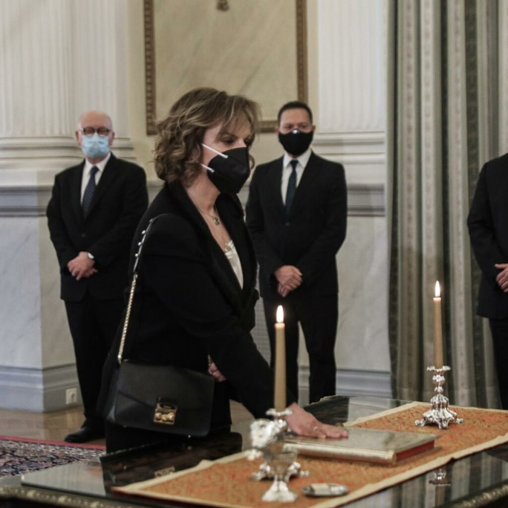 ΤτΕ: Προειδοποιεί για νέες ροές κόκκινων δανείων