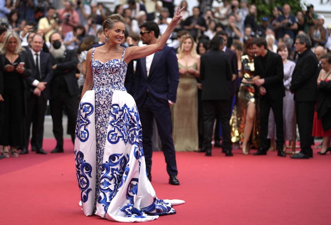 Σάρον Στόουν: Mε εντυπωσιακό φόρεμα Dolce & Gabbana στις Κάννες