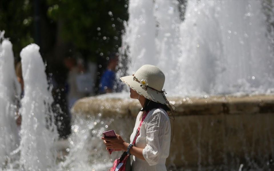 Καιρός: Ανεβαίνει κι άλλο ο υδράργυρος σήμερα - Βροχές στα κεντρικά και βόρεια - «Μίνι» καύσωνας από αύριο