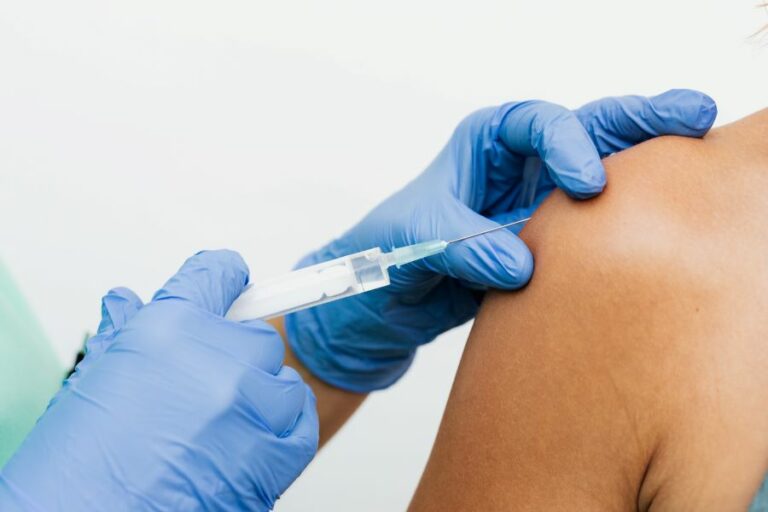 Ευλογιά των πιθήκων: Εμβολιασμό εξετάζει η Εθνική Επιτροπή - Ποιους πολίτες αφορά