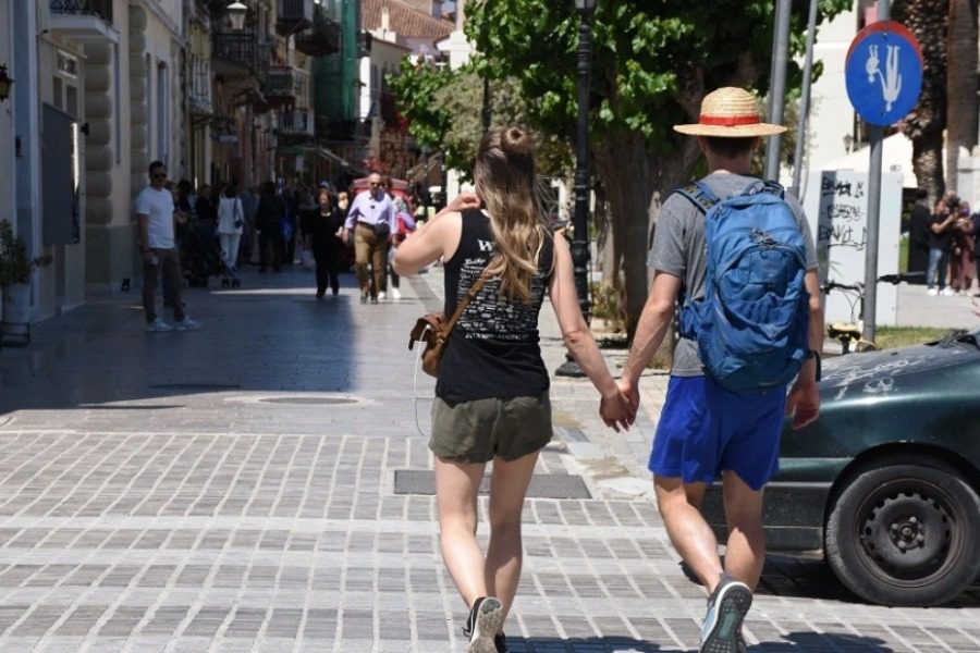 Καιρός: Τους 35 βαθμούς θα αγγίξει σήμερα η θερμοκρασία - Σε ποιες περιοχές θα βρέξει
