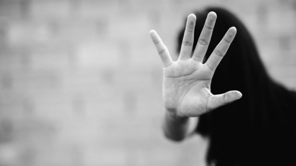 Αμπελόκηποι: 30χρονος πήγε να βιάσει 23χρονη στο σπίτι της, την έδειρε αλλά εγκλωβίστηκε εκεί