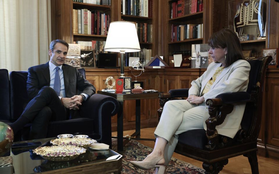 Μητσοτάκης σε Σακελλαροπούλου: «Δεν θα αφήσουμε νοικοκυριά και επιχειρήσεις απροστάτευτους απέναντι στις ανατιμήσεις»