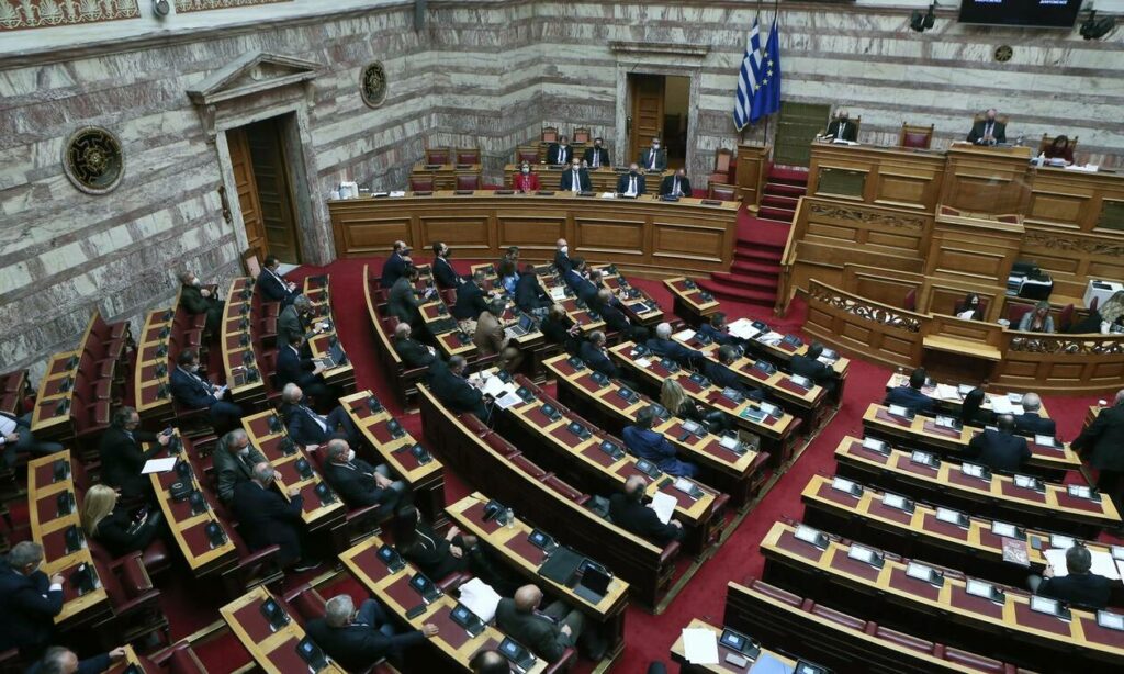 Βουλή: Αντιπαράθεση κυβέρνησης και αντιπολίτευσης για τον κλιματικό νόμο σε επίπεδο κοινοβουλευτικών εκπροσώπων