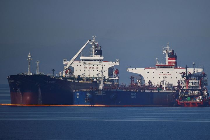 Η απάντληση του ιρανικού πετρελαίου από την Κάρυστο μετά από αμερικανικό αίτημα - Εικόνες από την κατάσχεση ανοιχτά της Καρύστου