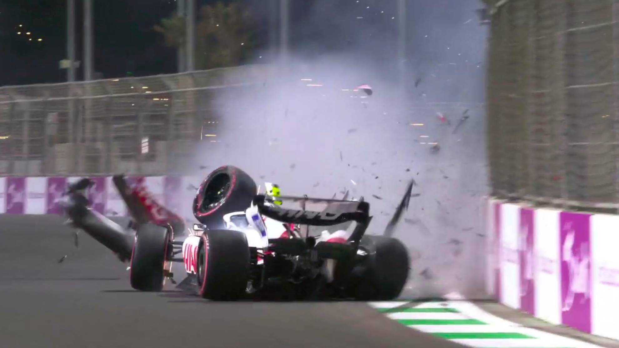 Formula1: Τρομακτικό ατύχημα για τον Μικ Σουμάχερ - Κόπηκε στη μέση το μονοθέσιο