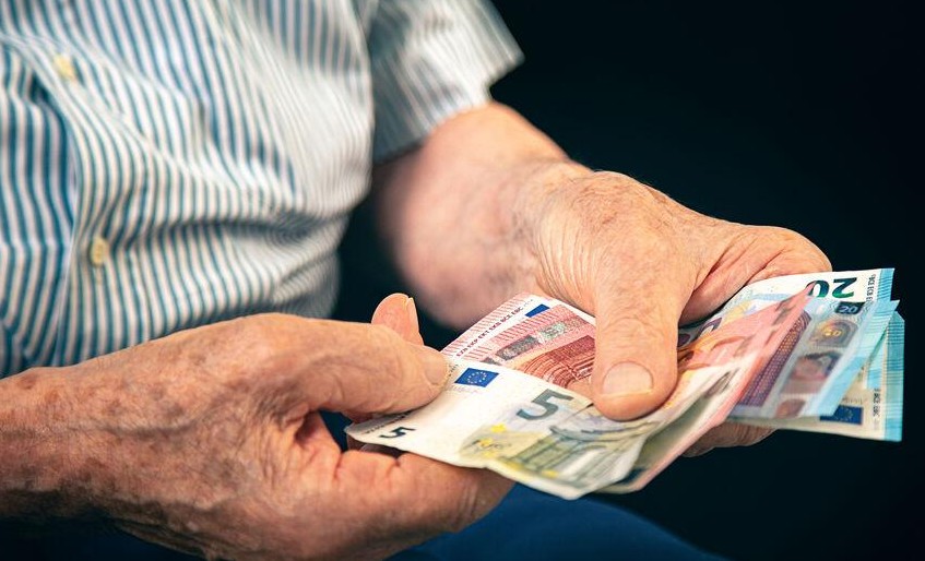 Πότε θα καταβληθούν συντάξεις και επιδόματα από τον e-ΕΦΚΑ, τη ΔΥΠΑ και τον ΟΠΕΚΑ, έως τις 3 Ιουνίου