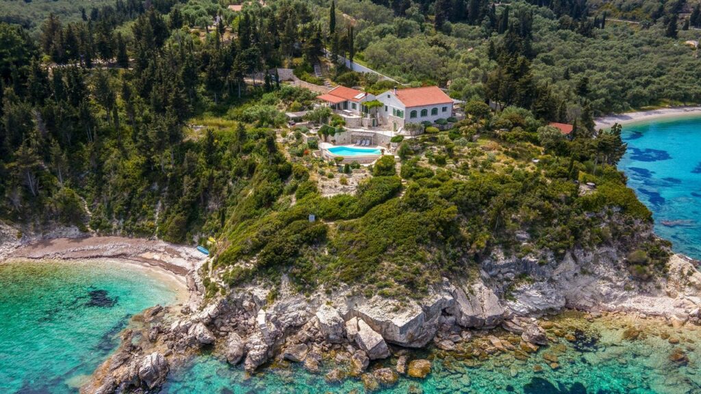 Mansion Global: Μια ελληνική βίλα 5,5 εκατ. ευρώ για να βλέπετε τα δελφίνια