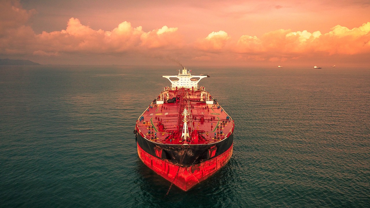 Bloomberg: Η ναυτιλία μπαίνει στο κάδρο των κυρώσεων στο ρωσικό πετρέλαιο