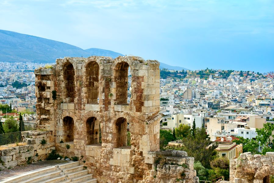 Παραμένει ζεστός ο καιρός - Σε ποιες περιοχές θα βρέξει