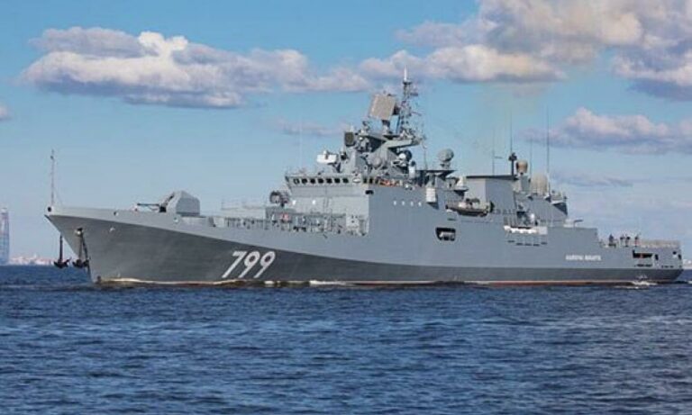 Ουκρανία: Πλήγμα στη ρωσική φρεγάτα Admiral Makarov στη Μαύρη Θάλασσα αναφέρουν τα τοπικά μέσα
