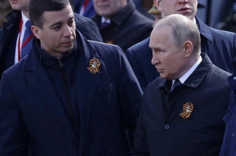 Πούτιν: Οργιάζουν οι φήμες για την υγεία του - Ο μυστηριώδης άνδρας στην Κόκκινη Πλατεία και τα σενάρια διαδοχής