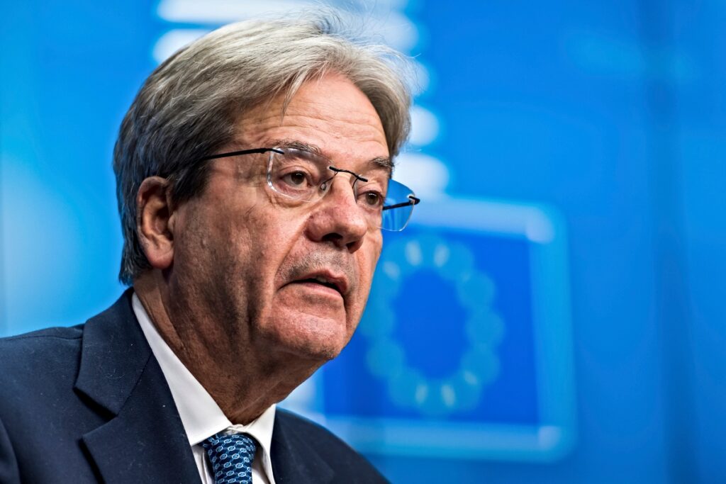 Πάολο Τζεντιλόνι, Ιταλός επίτροπος οικονομίας.