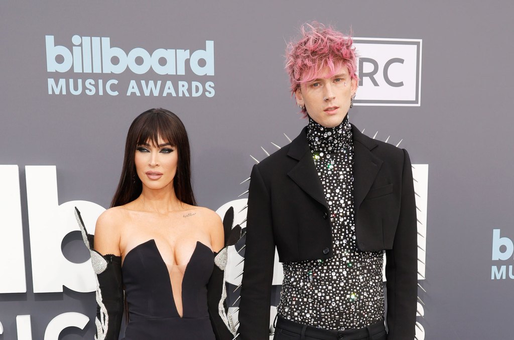 220521124216_machine-gun-kelly-megan-fox-bbmas-2022-billboard-1548