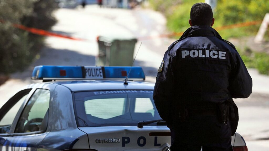 Σαλαμίνα: 77χρονη εντοπίστηκε νεκρή στο σπίτι της - Εξετάζεται από την ΕΛ.ΑΣ ο γιος της
