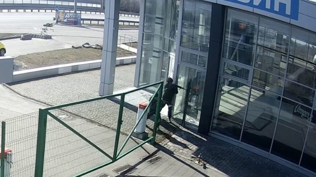 Ουκρανία: Βίντεο-σοκ με Ρώσους στρατιώτες να πυροβολούν πισώπλατα και να σκοτώνουν αμάχους