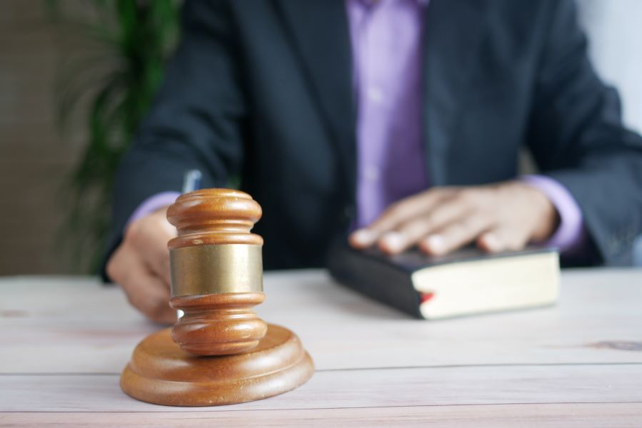 Έρχονται κυρώσεις για τους δικαστές που καθυστερούν την έκδοση αποφάσεων - Περικοπή μισθού και κόψιμο άδειας