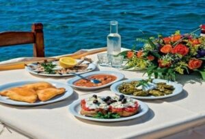 World Taste Atlas: Στην δεύτερη θέση μεταξύ των 50 καλύτερων κουζινών στον κόσμο η ελληνική κουζίνα