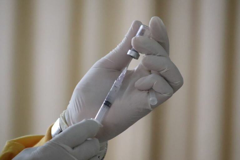 Πρώτη σύγκριση τεσσάρων εμβολίων για τον κορωνοϊό: Τι δείχνουν τα αποτελέσματα 6 μήνες μετά τον εμβολιασμό