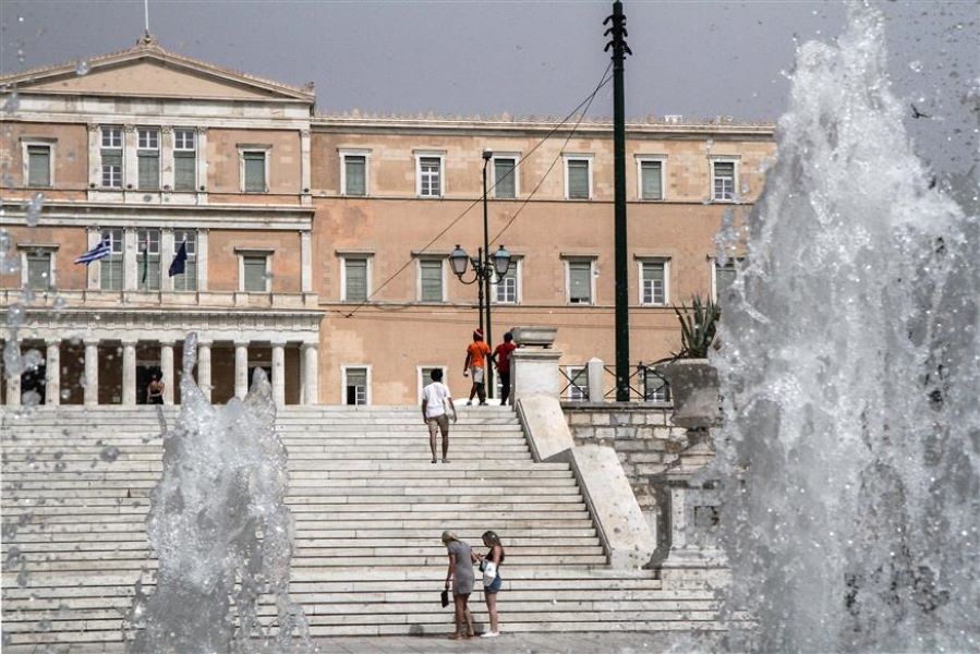 Καιρός: Στους 34 βαθμούς θα σκαρφαλώσει σήμερα ο υδράργυρος - Πού θα βρέξει
