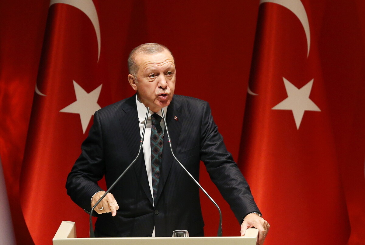 Τουρκία: Σε δικαστικούς μπελάδες ο Ερντογάν για τις «σουρτούκες» διαδηλώτριες