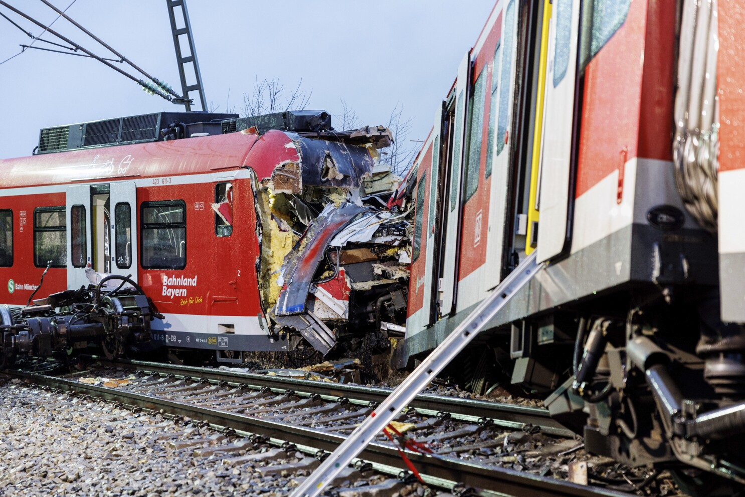Γερμανία:Εκτροχιασμός τρένου στην Βαυαρία - Τρεις νεκροί, πολλοί τραυματίες