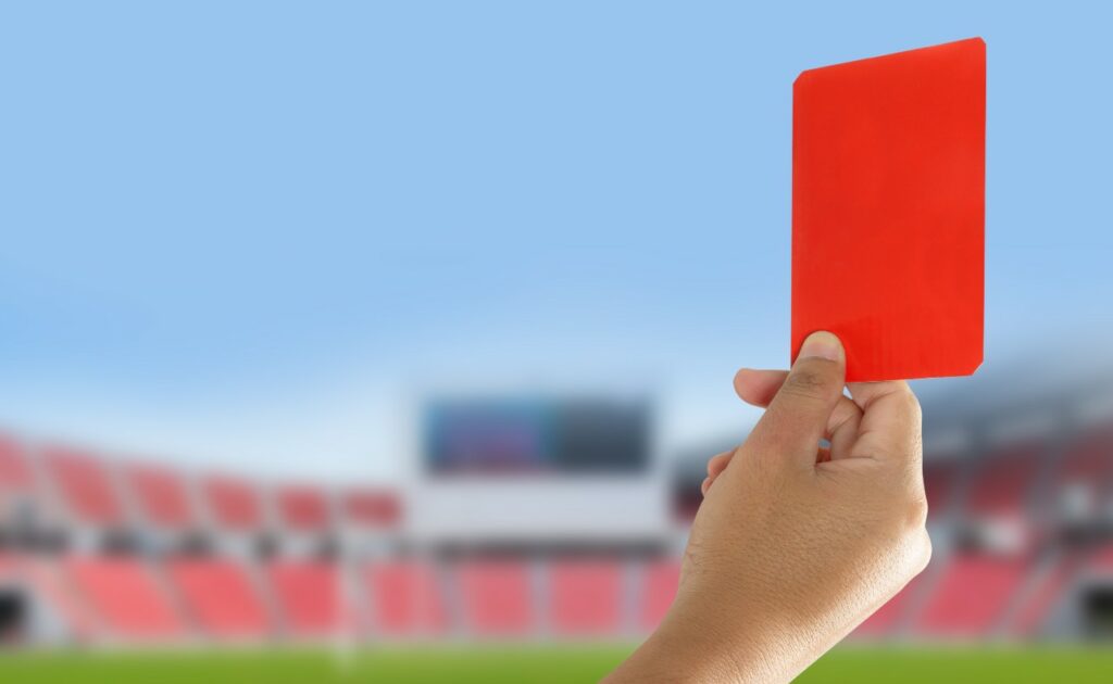 Σφίγγει ο κλοιός γύρω από τις τράπεζες - «Κόκκινη» κάρτα από Κομισιόν στο υπουργείο Οικονομικών