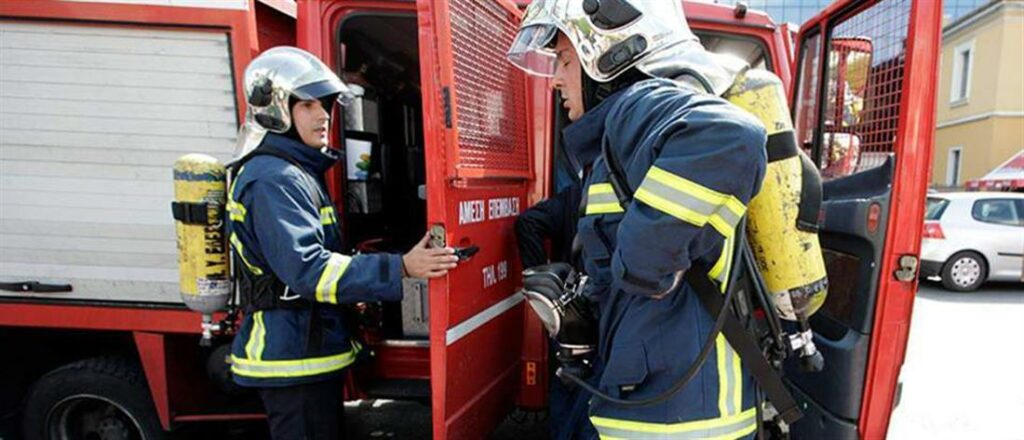 Ενισχύθηκαν οι δυνάμεις στο Γεράκι Αμαλιάδας στην Ηλεία - Σηκώθηκαν 14 εναέρια, επιχειρούν 102 πυροσβέστες