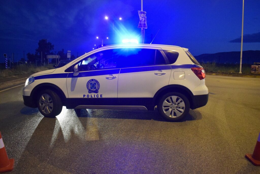 Αίγινα: Σκότωσε τη μητέρα του, έβαλε τέρμα τη μουσική και άρχισε να τραγουδά και να χορεύει