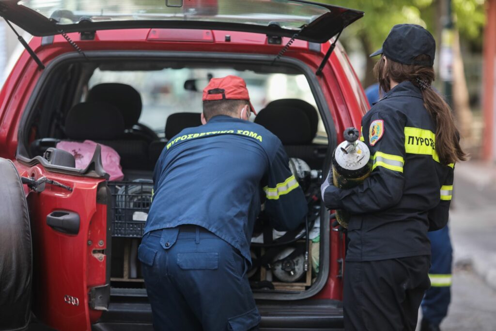 Πυρκαγιά σε αυτοκίνητο στη Λεωφόρο Συγγρού στο ύψος του Φιξ