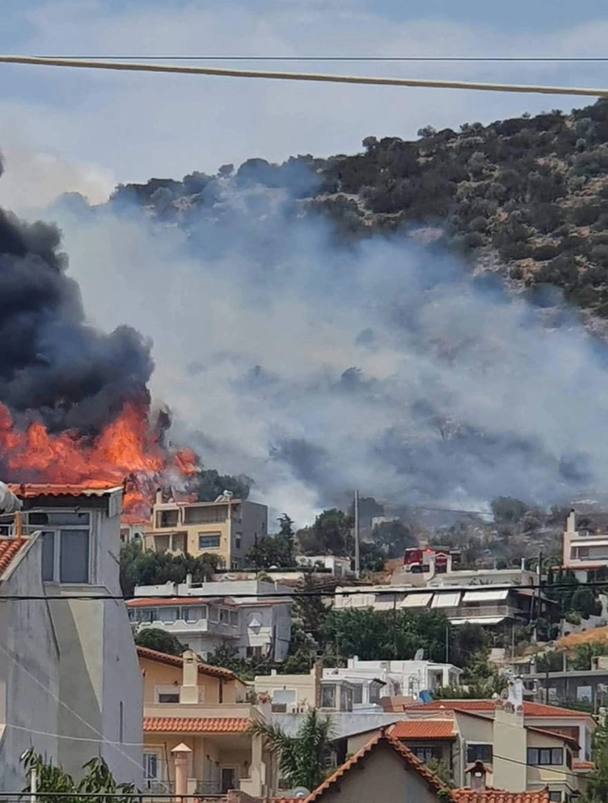 Συναγερμός για φωτιά στην Λούτσα - Βίντεο και φωτογραφίες