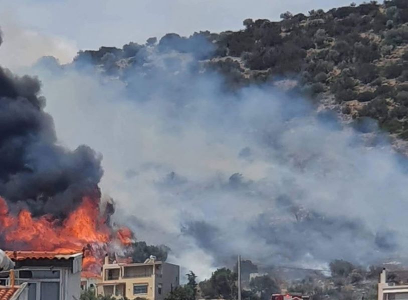 Συναγερμός για φωτιά στην Λούτσα - Βίντεο και φωτογραφίες