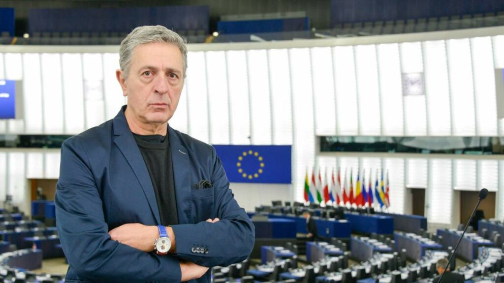ΣΥΡΙΖΑ: «Νευρική» κρίση προκαλεί, για ακόμη μια φορά, ο Στέλιος Κούλογλου