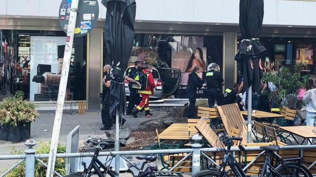 Βερολίνο: Όχημα έπεσε πάνω σε πεζούς - Ένας νεκρός και δεκάδες τραυματίες
