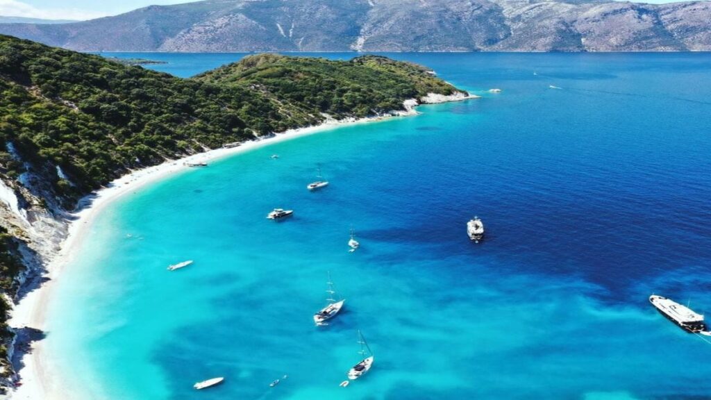 Αναγνώστες του Guardian διαλέγουν τις αγαπημένες τους παραλίες στην Ελλάδα